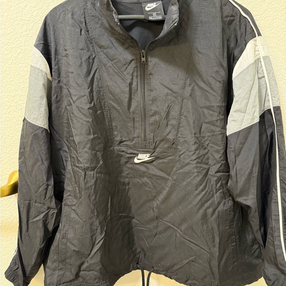 Vintage Nike Unisex Black and White Windbreaker
